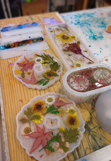Resin Casting Workshop: Using Dried Flowers