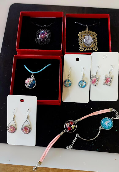 Resin Class: Create Your Own Jewellery