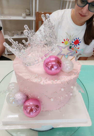 Royal Elegance Crown Cake Workshop
