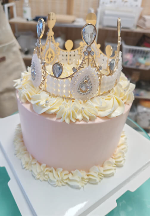 Royal Elegance Crown Cake Workshop