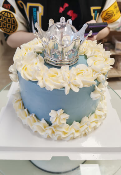 Royal Elegance Crown Cake Workshop