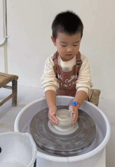 School Holiday Pottery Class