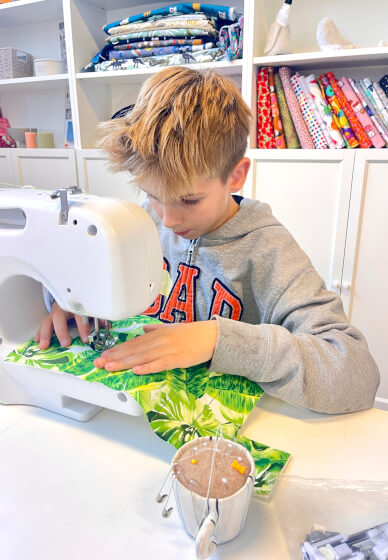 School Holiday Sewing 6h Class - Giant Whale Pillow