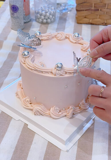 Six-Inch Cake Decorating Class for Beginners