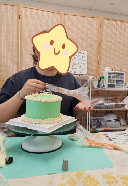 Six-Inch Cake Decorating Class for Beginners