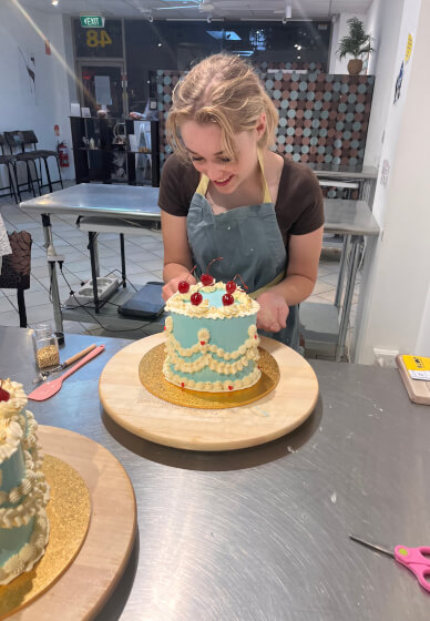 Vintage Blue and White Heart Cake Workshop