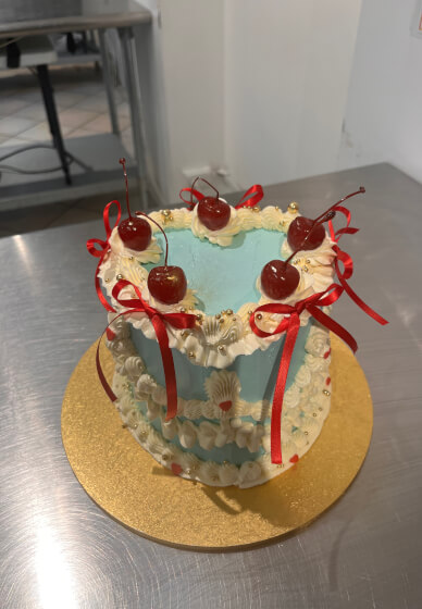 Vintage Blue and White Heart Cake Workshop