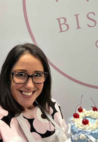 Vintage Blue Bell Heart Cake Class for Beginners