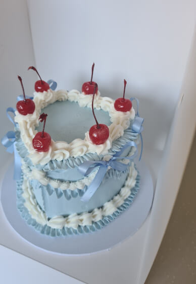 Vintage Blue Bell Heart Cake Class for Beginners