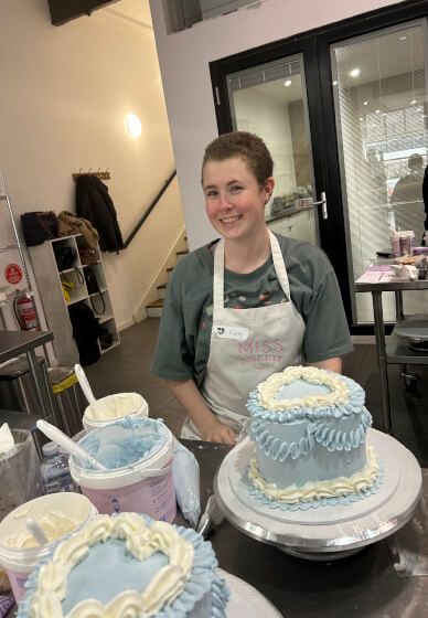 Vintage Blue Bell Heart Cake Class for Beginners