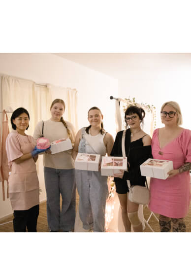 Vintage Cake Decorating Class