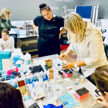 Choosing your pigments to colour the resin