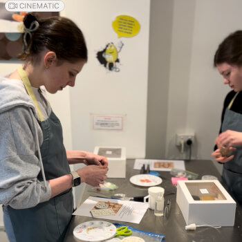 Make small decorations