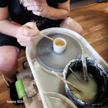 Decorating with coloured slip 