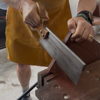 Cut the wood 