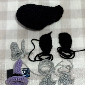 Crochet individual parts of the toy 