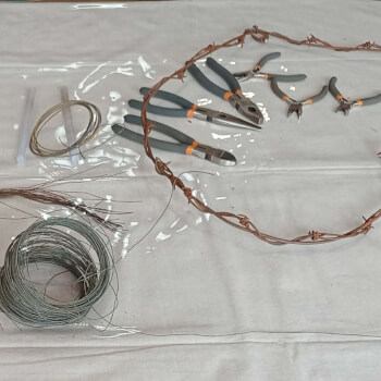 Choose a heart of wire frame