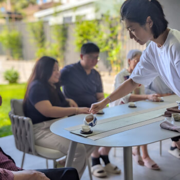 Be guided through the tea ceremony
