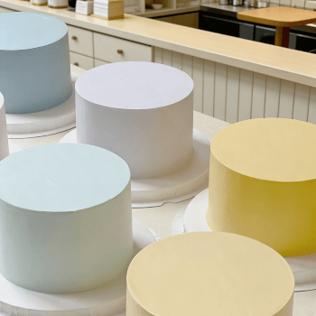 Decorate a Single Colour Smooth Finish Cake