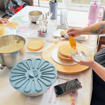 Assemble your cake
