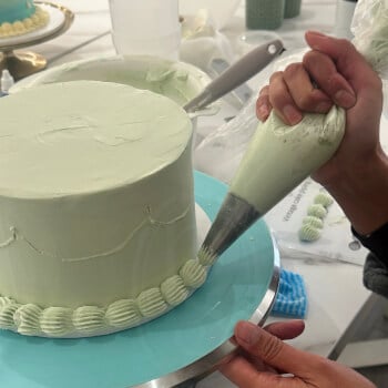 Applying piping technique to the real cake