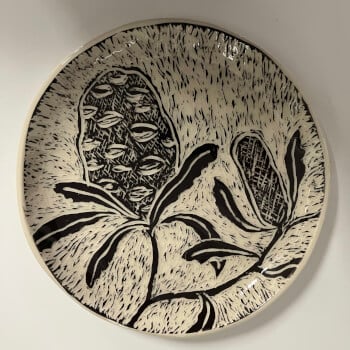 Sgraffito plate or bowl 