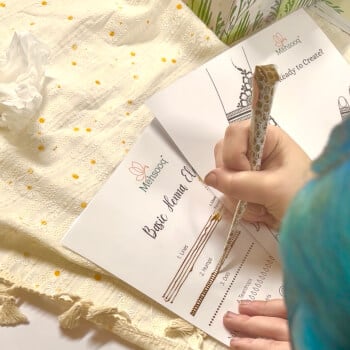 How to hold a henna cone and practise your strokes on paper