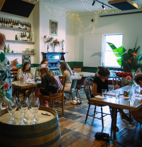 Painting class by Biini Design Studio