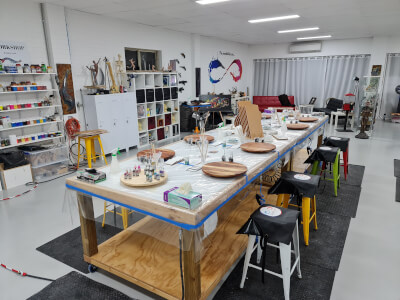 Fluid Art class by INFINITE ARTS STUDIO