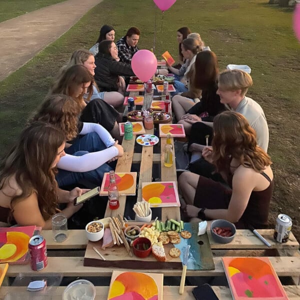 Painting class by Luna & Co