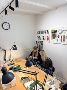 Sculpture and Assemblage class by LUNETTES ART LAB