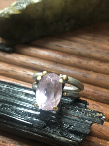 Claw setting  for an 8ct stone.