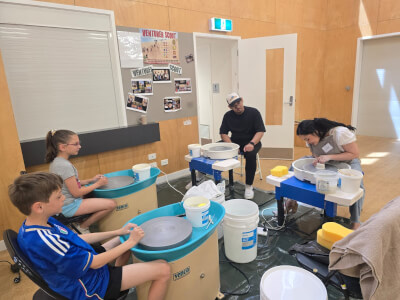 Pottery class by Mois Art Studio