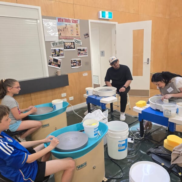 Pottery class by Mois Art Studio