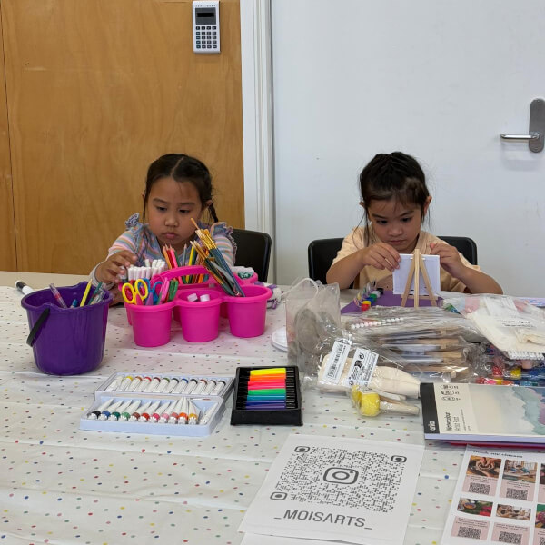 Pottery class by Mois Art Studio