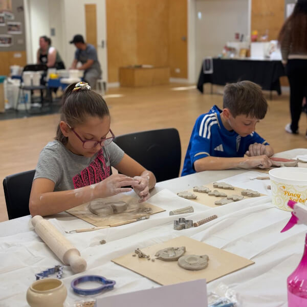 Pottery class by Mois Art Studio