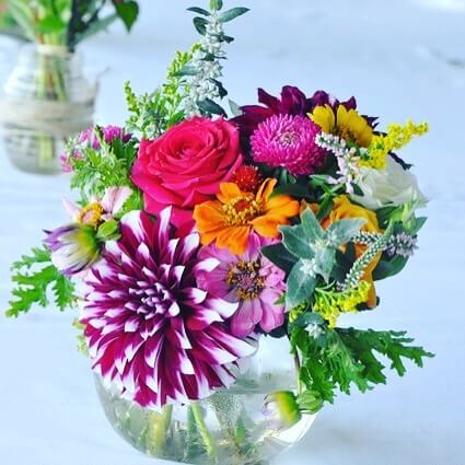 Dahlias in a fishbowl (wedding)