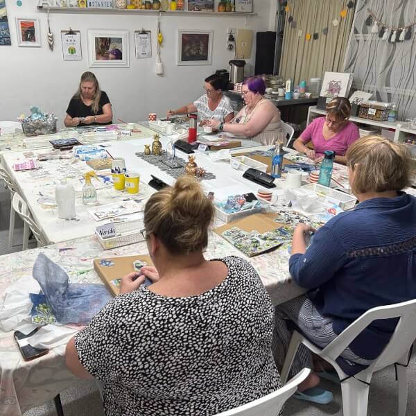 Painting class by Studio Yellow