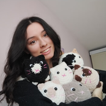 Hotcakes Crochet, textiles teacher