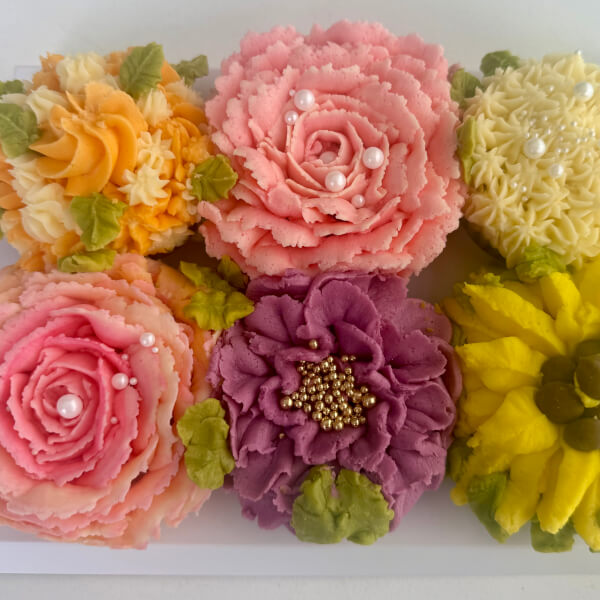 Cupcake Decorating Class: Buttercream Flowers 1 - Beginners Class review by Philippa McKay - Sydney