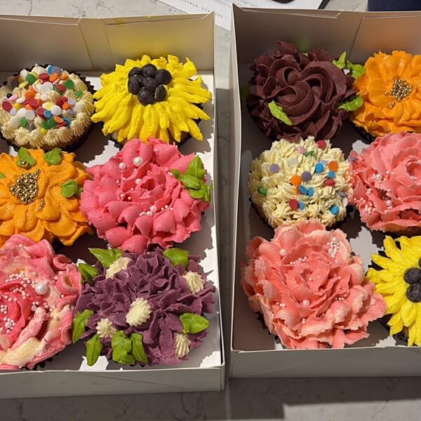 Cupcake Decorating Class: Buttercream Flowers 1 - Beginners Class review by Kylie Loadsman - Sydney