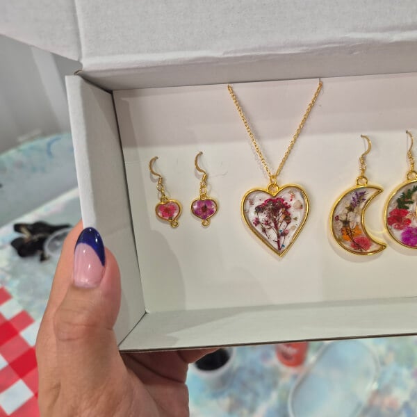 Resin Jewellery Making Class review by Lily Zheng - Sydney