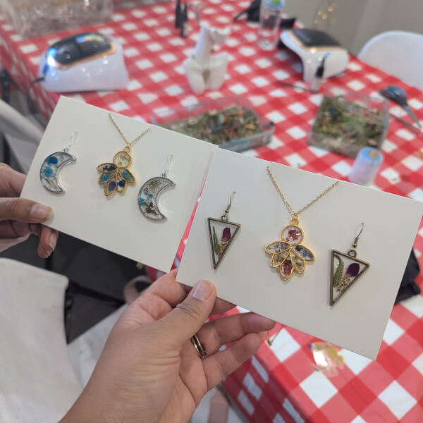 Resin Jewellery Making Class review by Anuja Limaye - Sydney