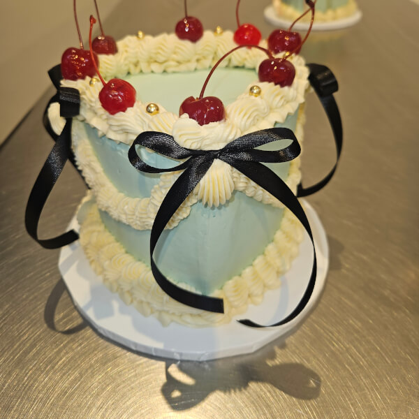 Vintage Blue and White Heart Cake Workshop review by Isabel Di Tommaso - Adelaide