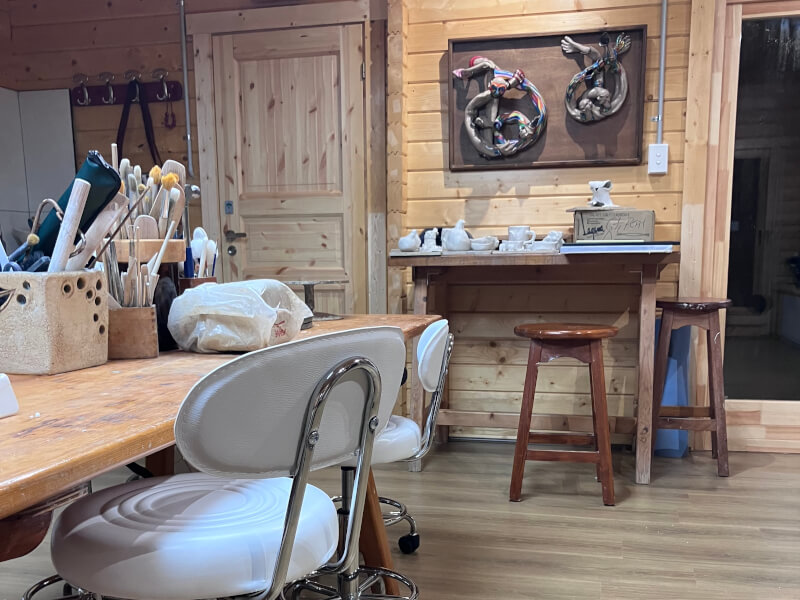 Book Alma Ceramic Studio