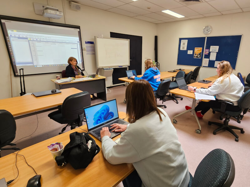 Co Munity Computer Lab Community Learning Centre - Computer Lab | Workshop Venue in Rowville ...