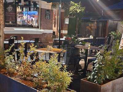 Hold Bar + Eatery