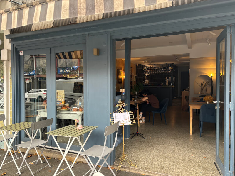 Into-Arts Cafe & Gallery class venue