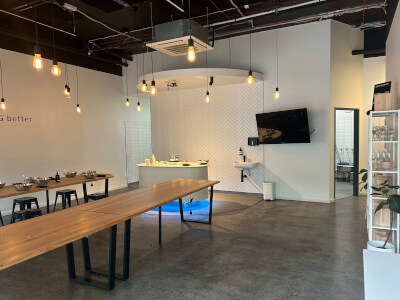 Book Omnom HQ Studio