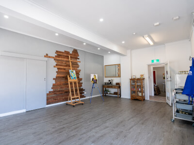 Sunlit Urban Studio available for workshops